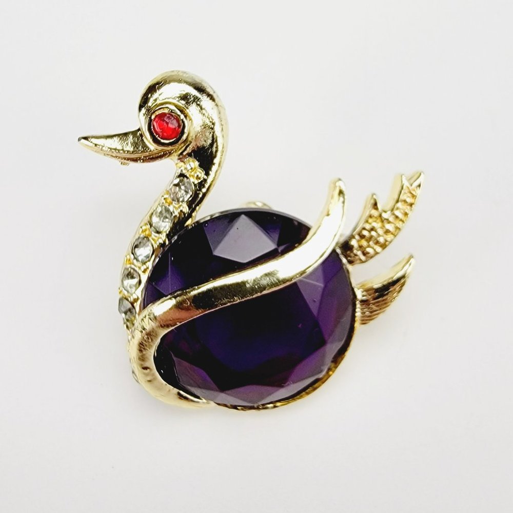 Vintage Purple Jelly Belly Gold Tone Swan Brooch Rhinestone Bird Pin Accessory